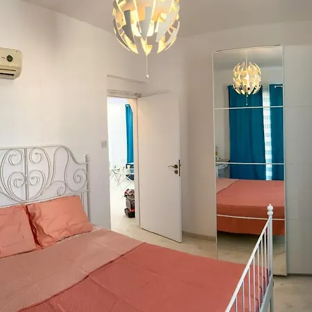 The Most Beautiful 2 Bedroom Flat In דירה פאפוס
