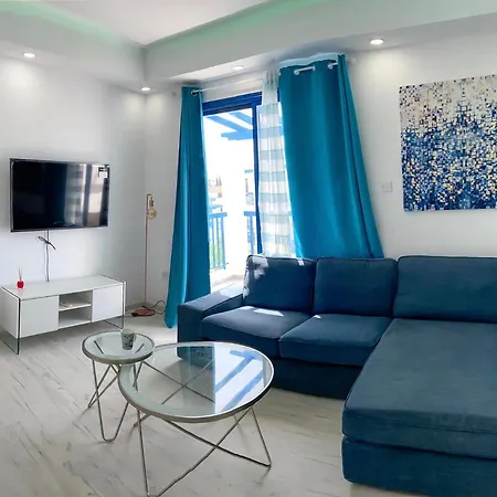 The Most Beautiful 2 Bedroom Flat In * פאפוס